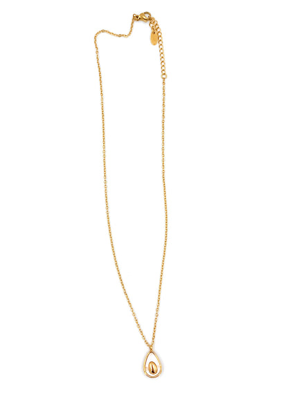 Gold pendant necklace 