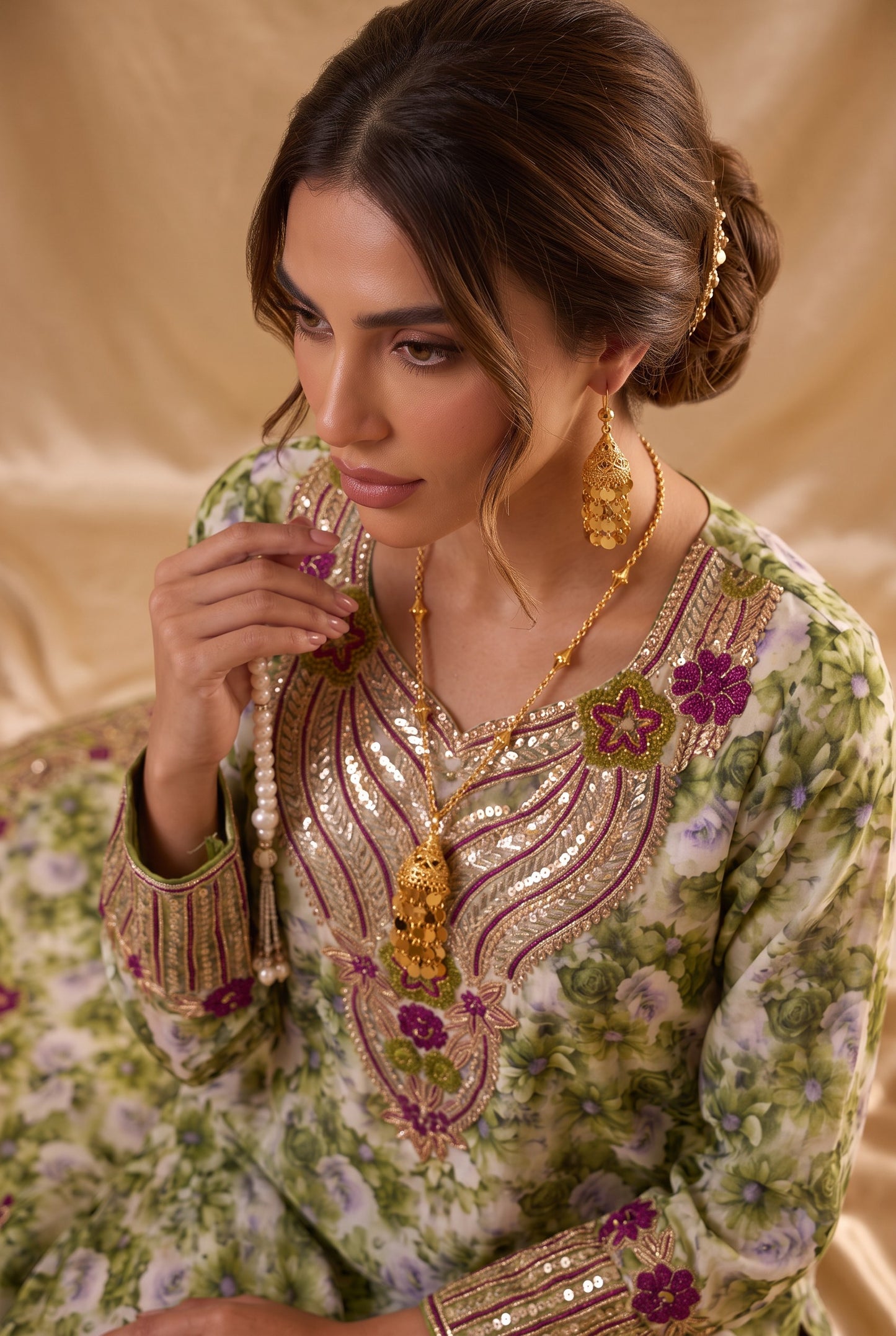 Ayla Golden Pendant Necklace Set