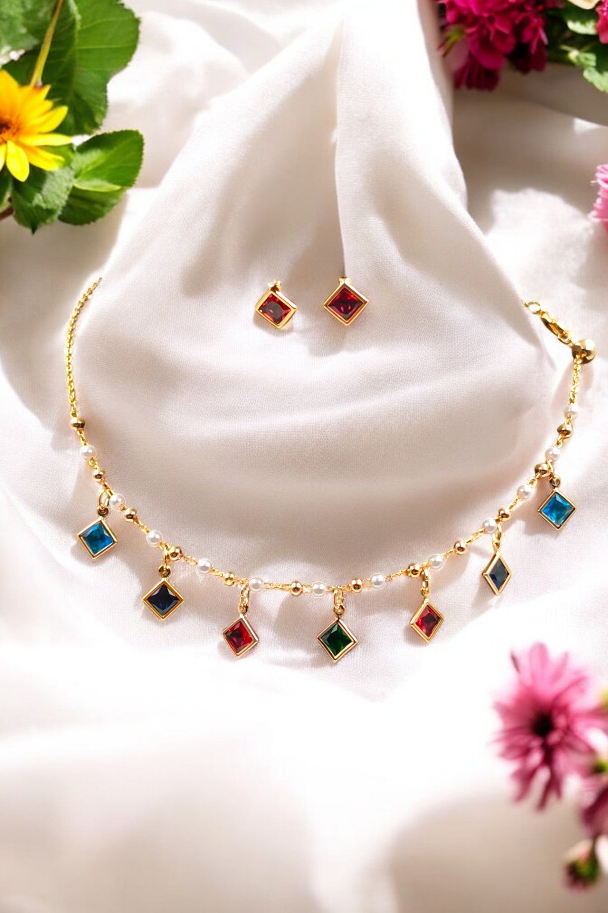 Aleena Necklace Set in Golden