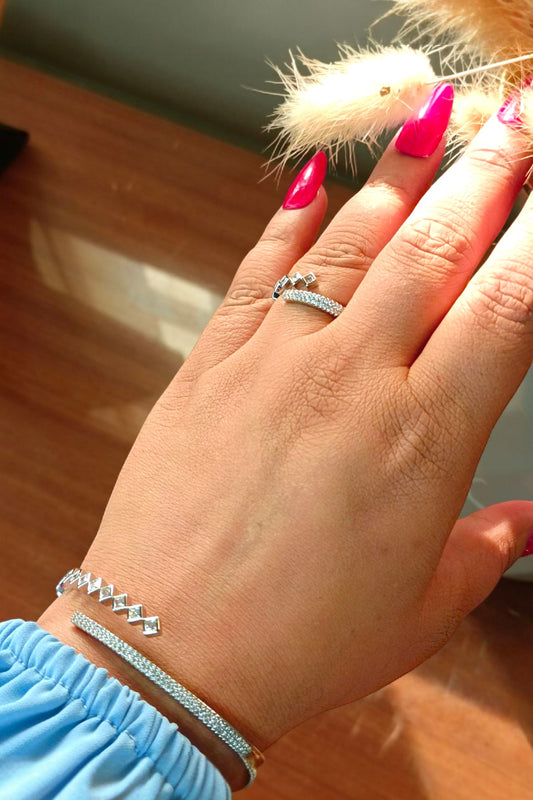Farida Bracelet with ring in silver