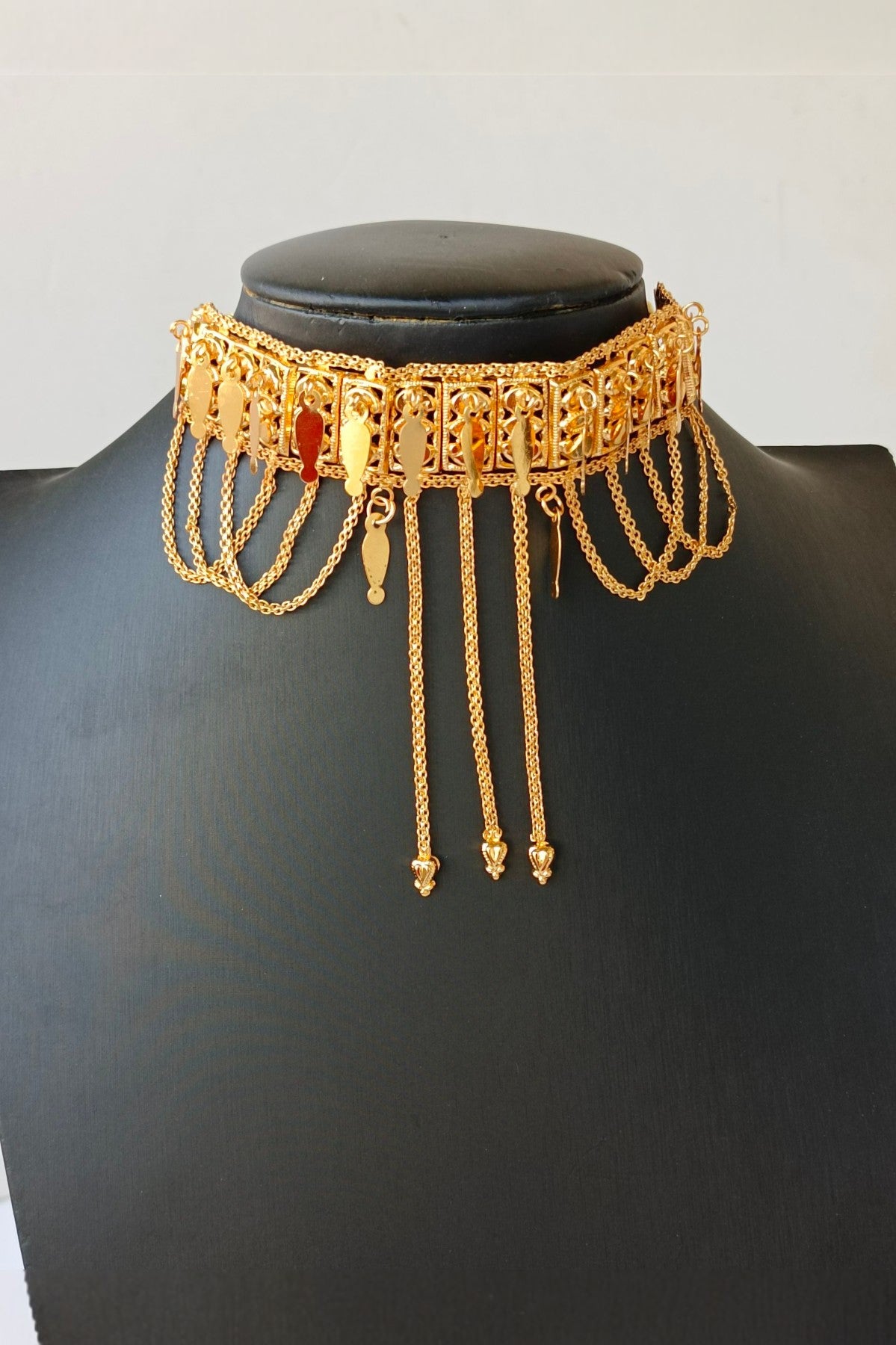 Momina murtasha choker set