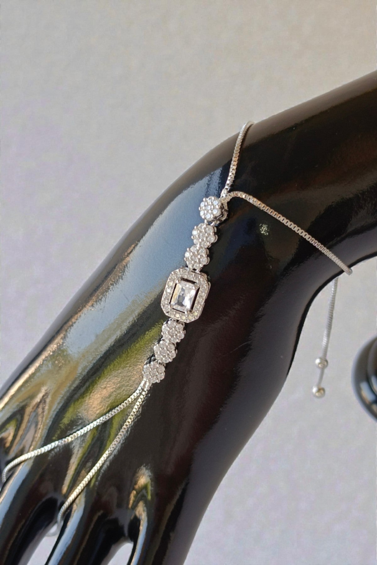 Raihana Chain Bracelet in Silver