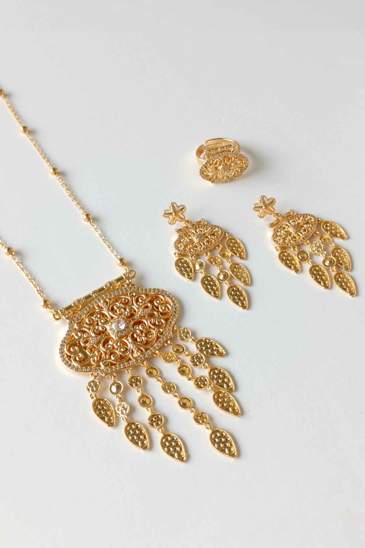 Shatha Necklace Set in Golden
