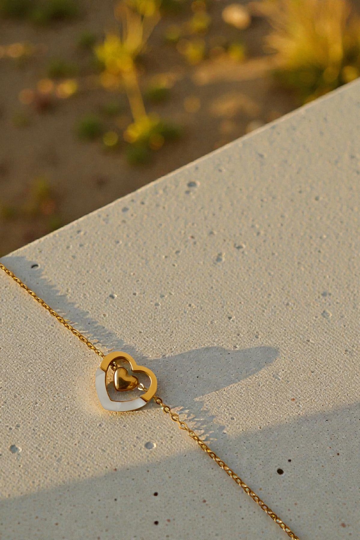 Minimal Heart Chain Bracelet – Gold Tone