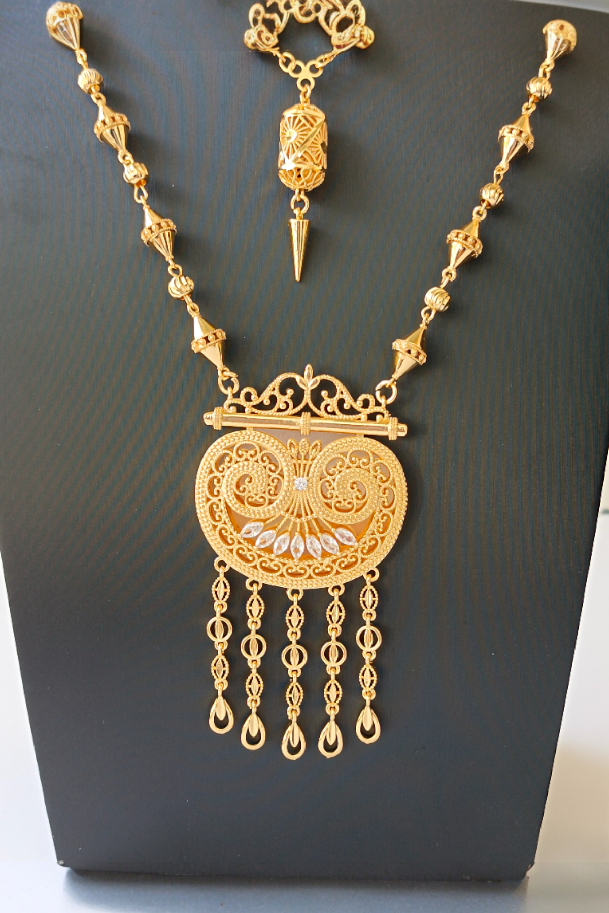 Zabeen Necklace Set