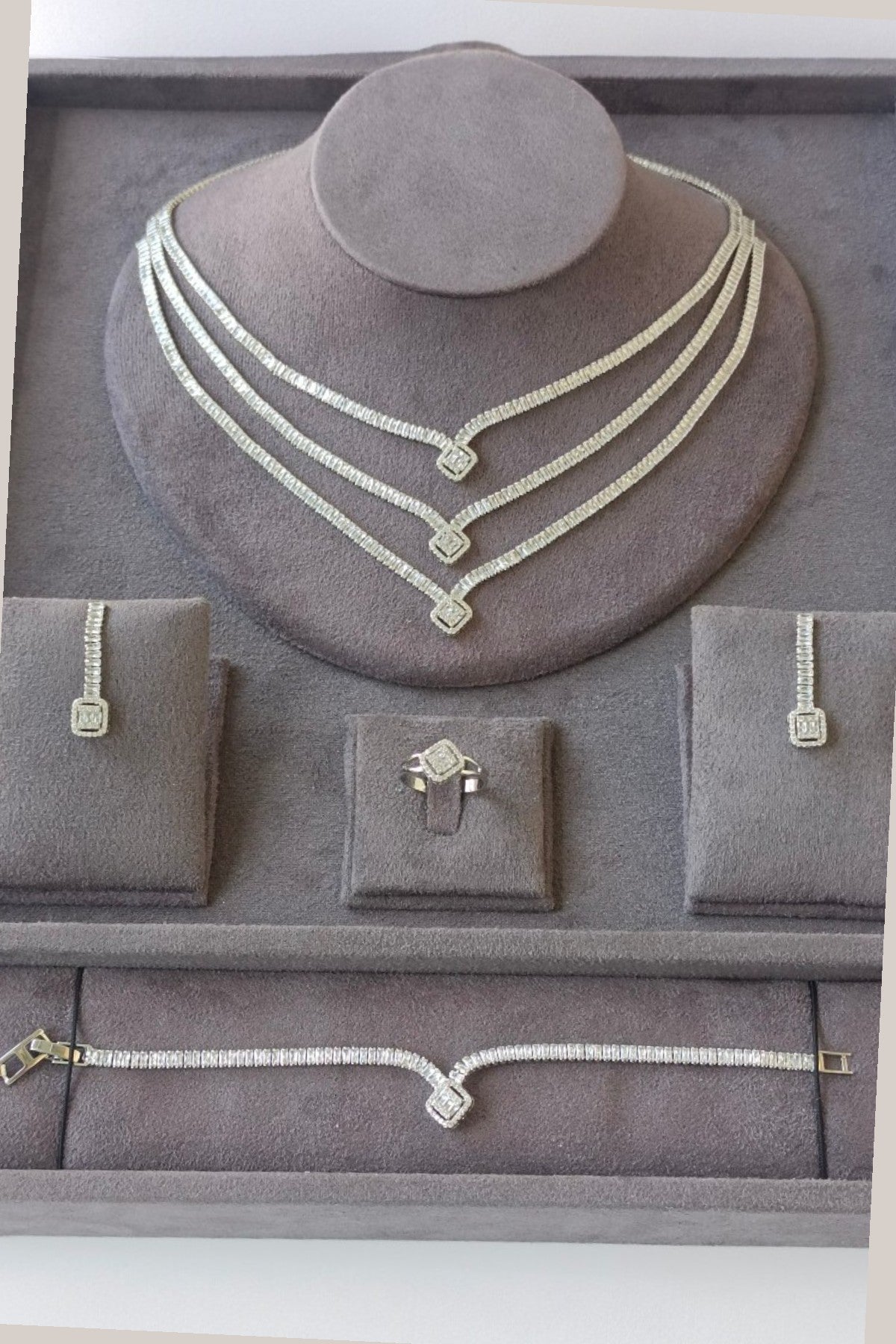 Grace American Diamonds Jewelry Set