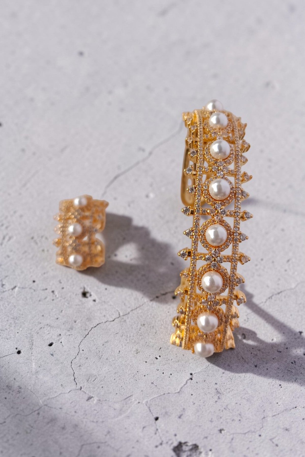 Kobra golden cuff and ring set