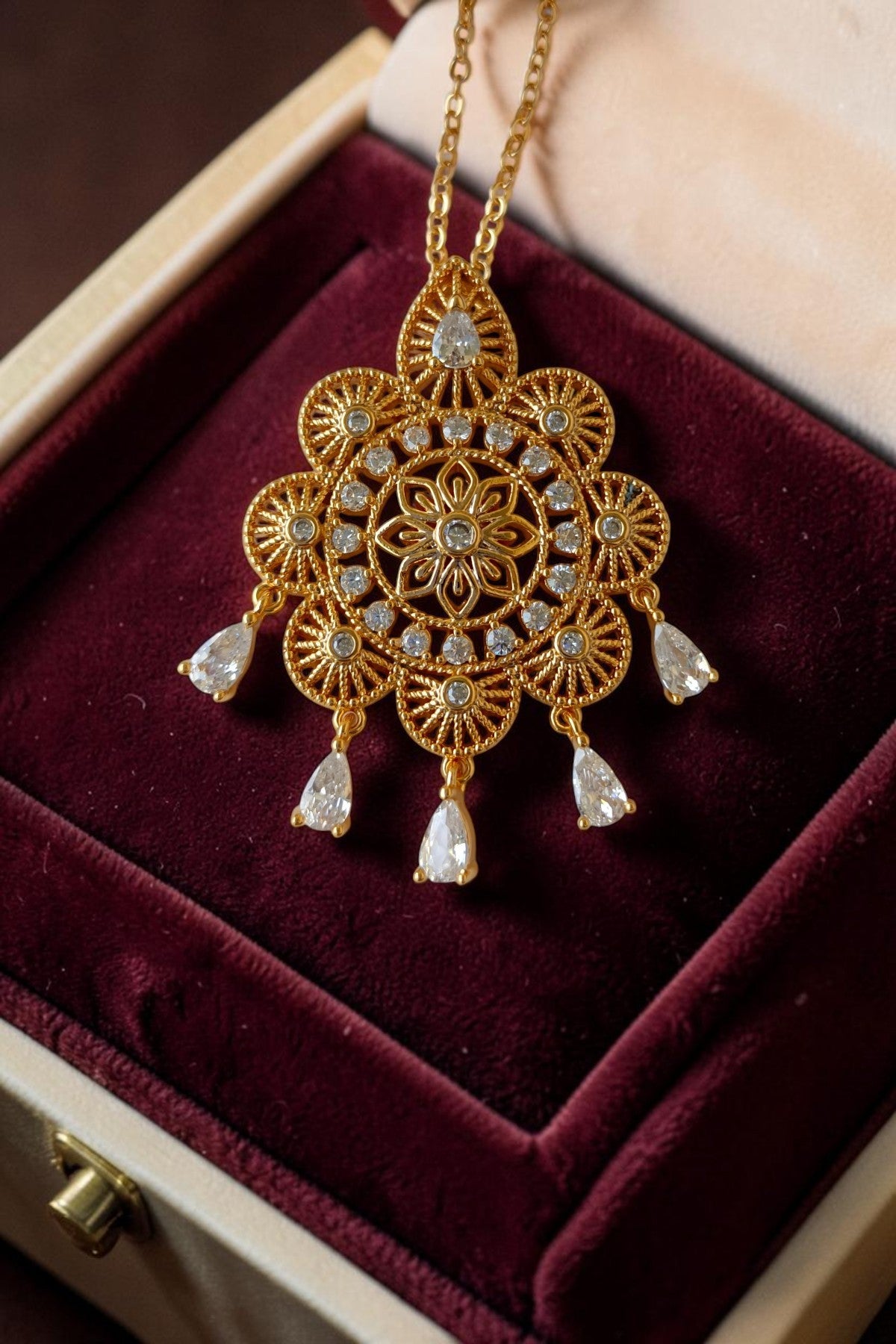Ladan pendant set