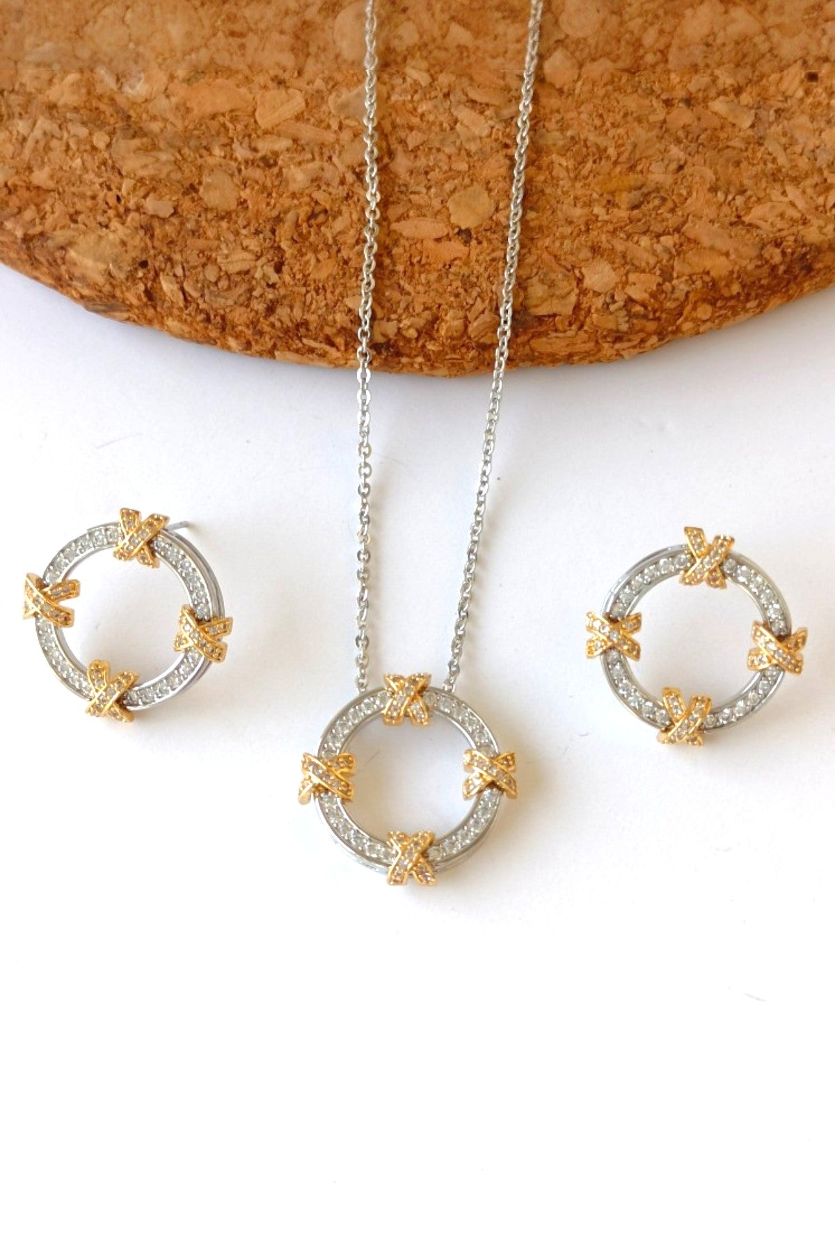 Guleen pendant set