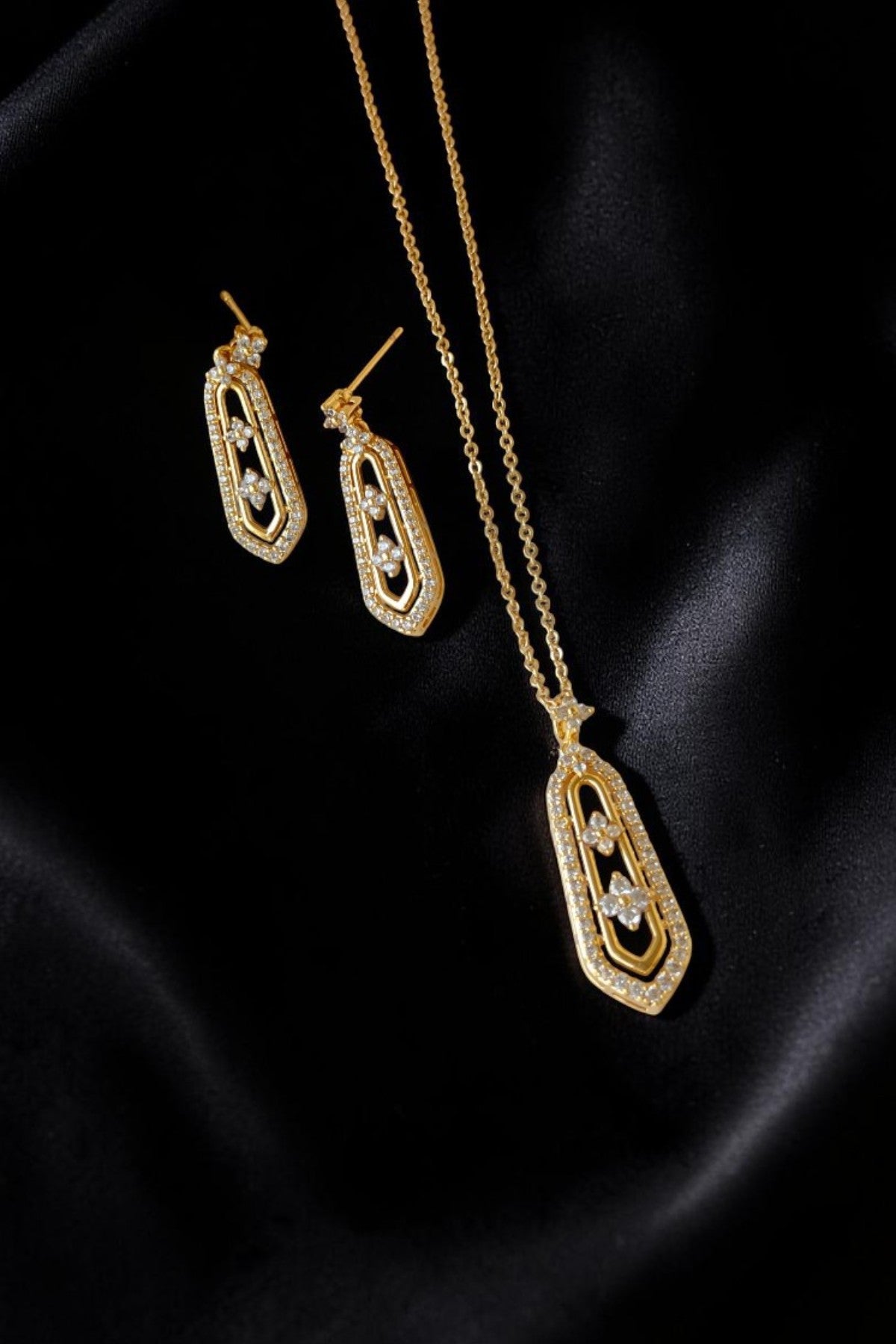 Sahiba pendant set