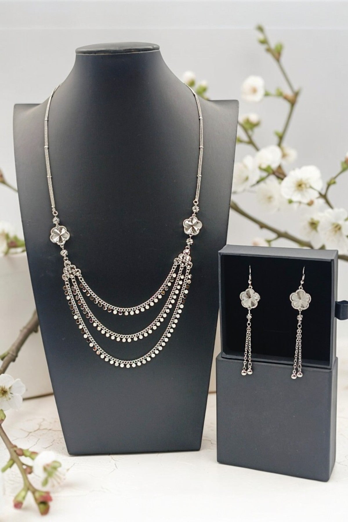 Huda Silver Hilal Necklace Set