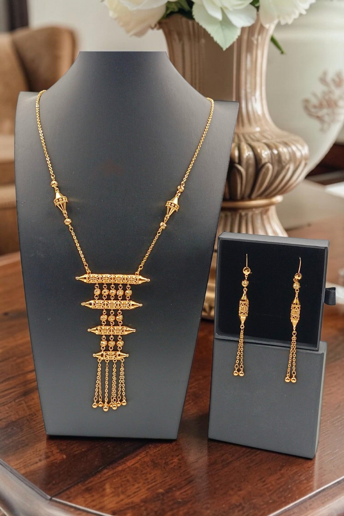 Hind Necklace Set