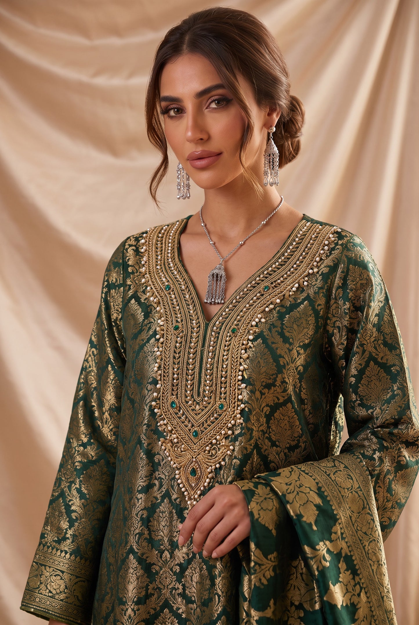 Elina Silver Pendant Necklace Set