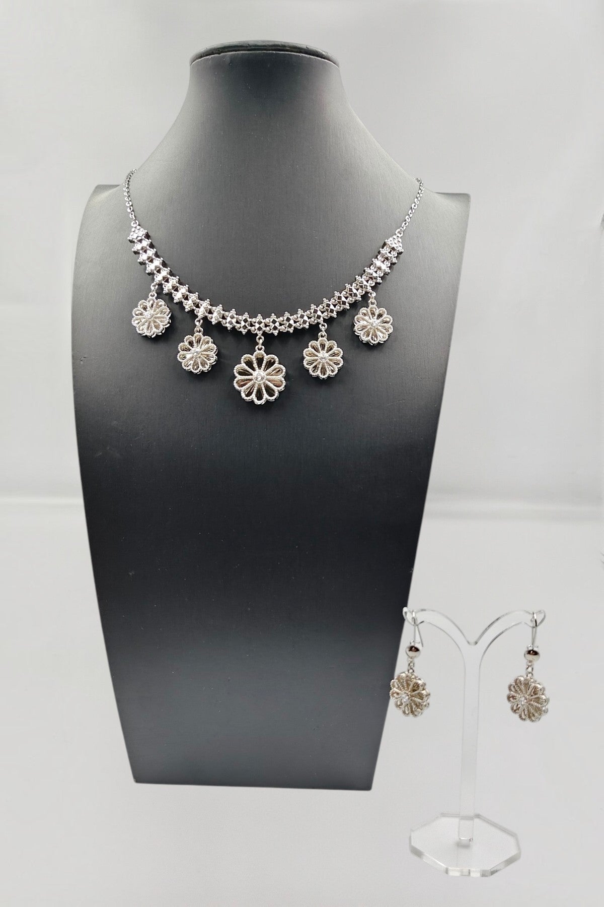 Kayla Silver Pendant Necklace Set