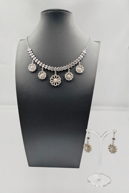 Kayla Silver Pendant Necklace Set