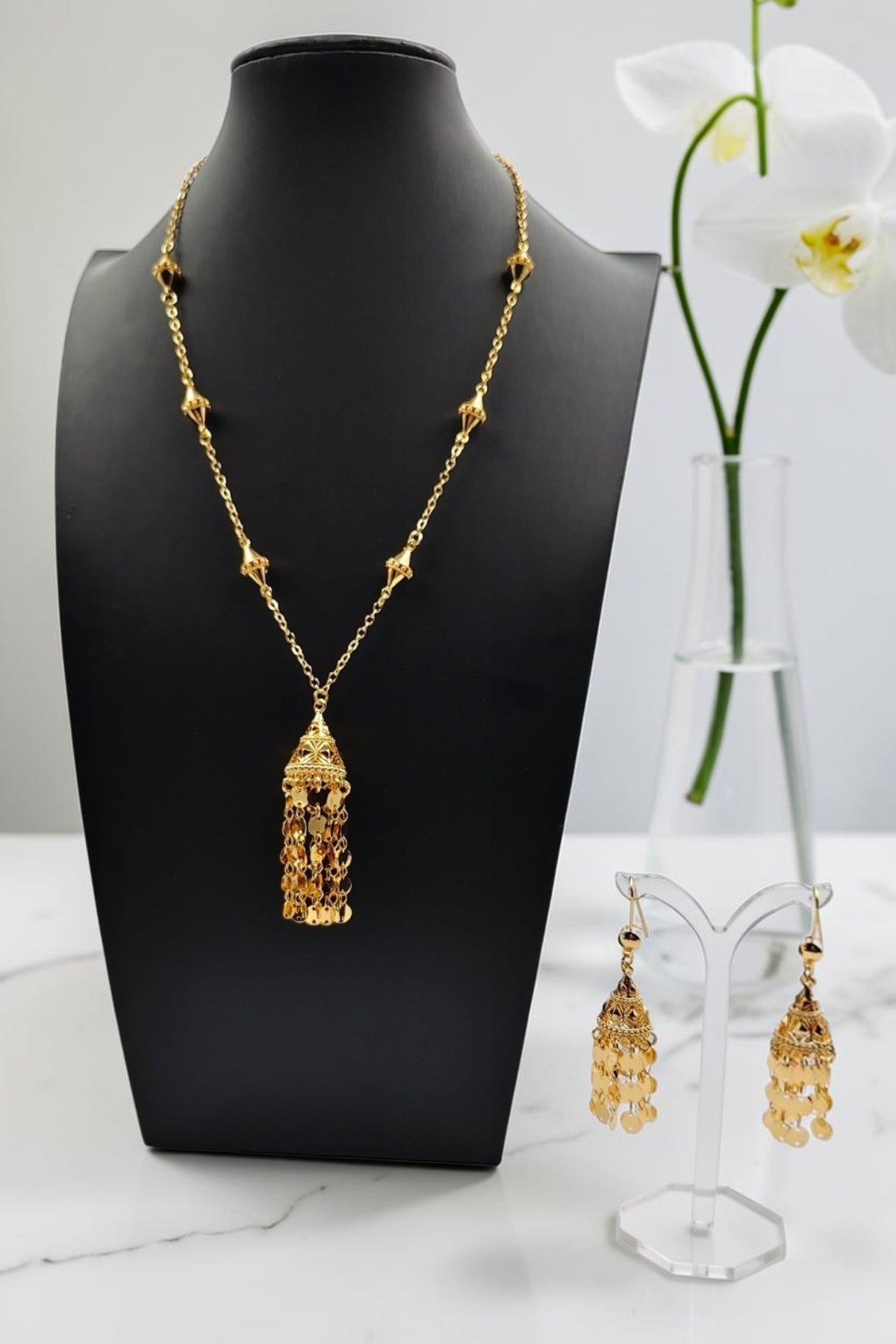 Ayla Golden Pendant Necklace Set