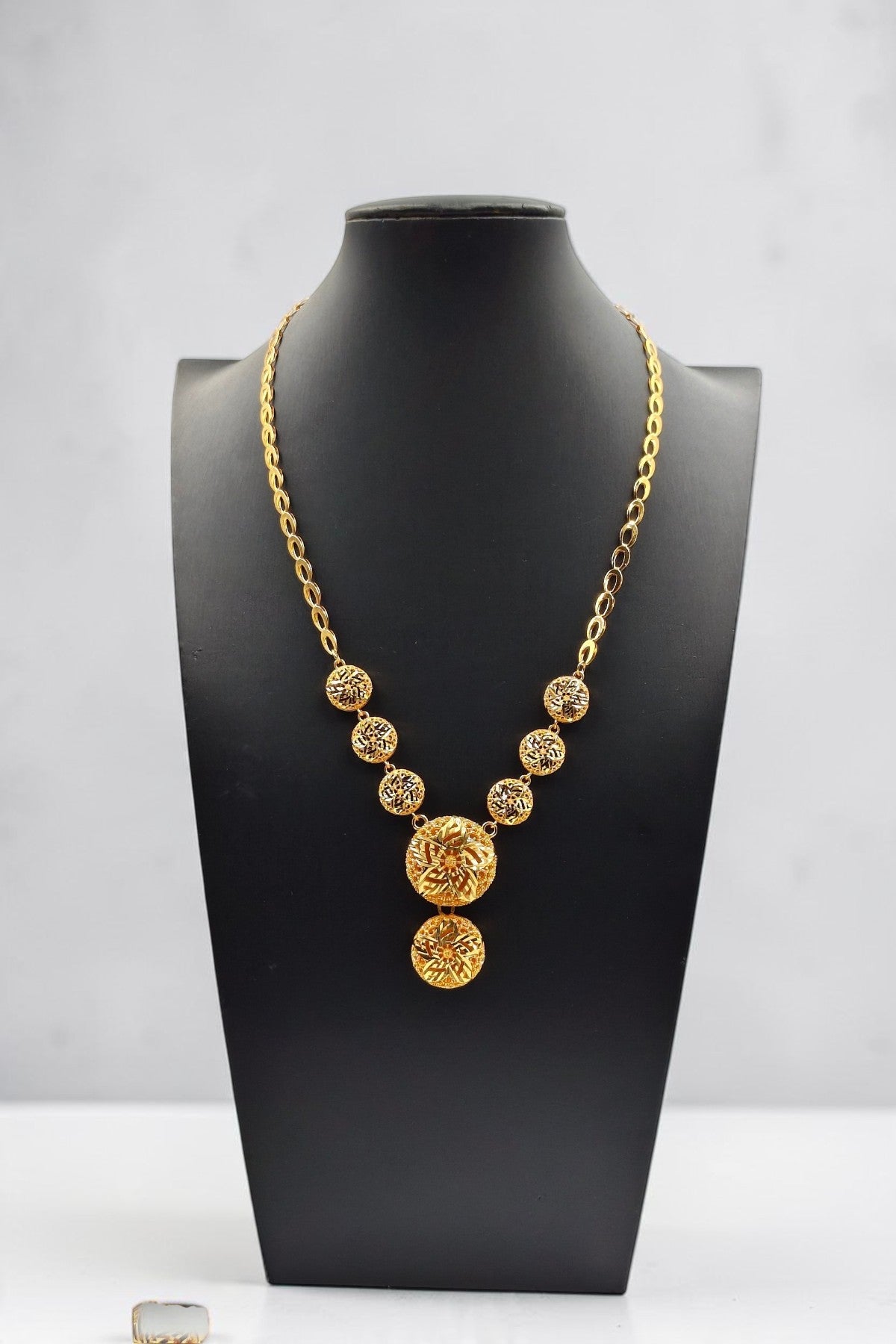 Najla Golden Necklace Set