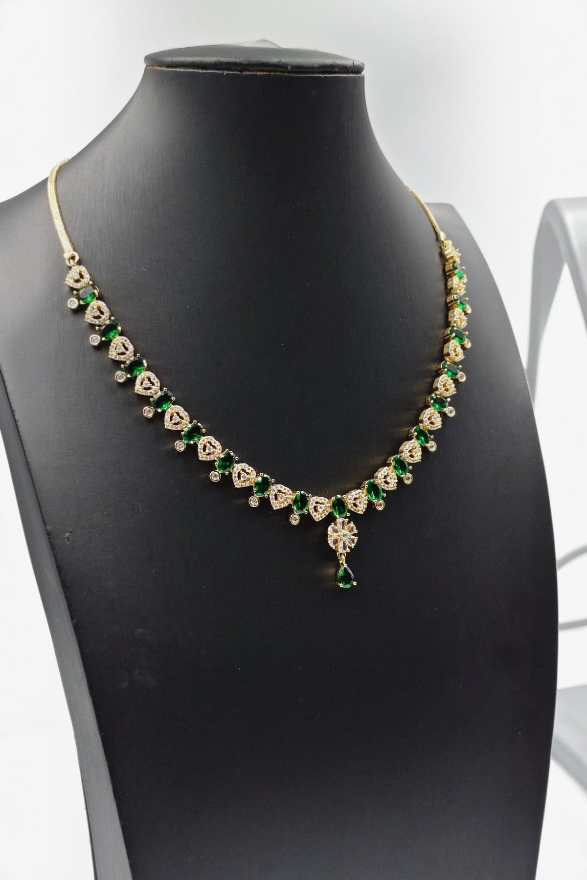 Aiza AD Necklace Set