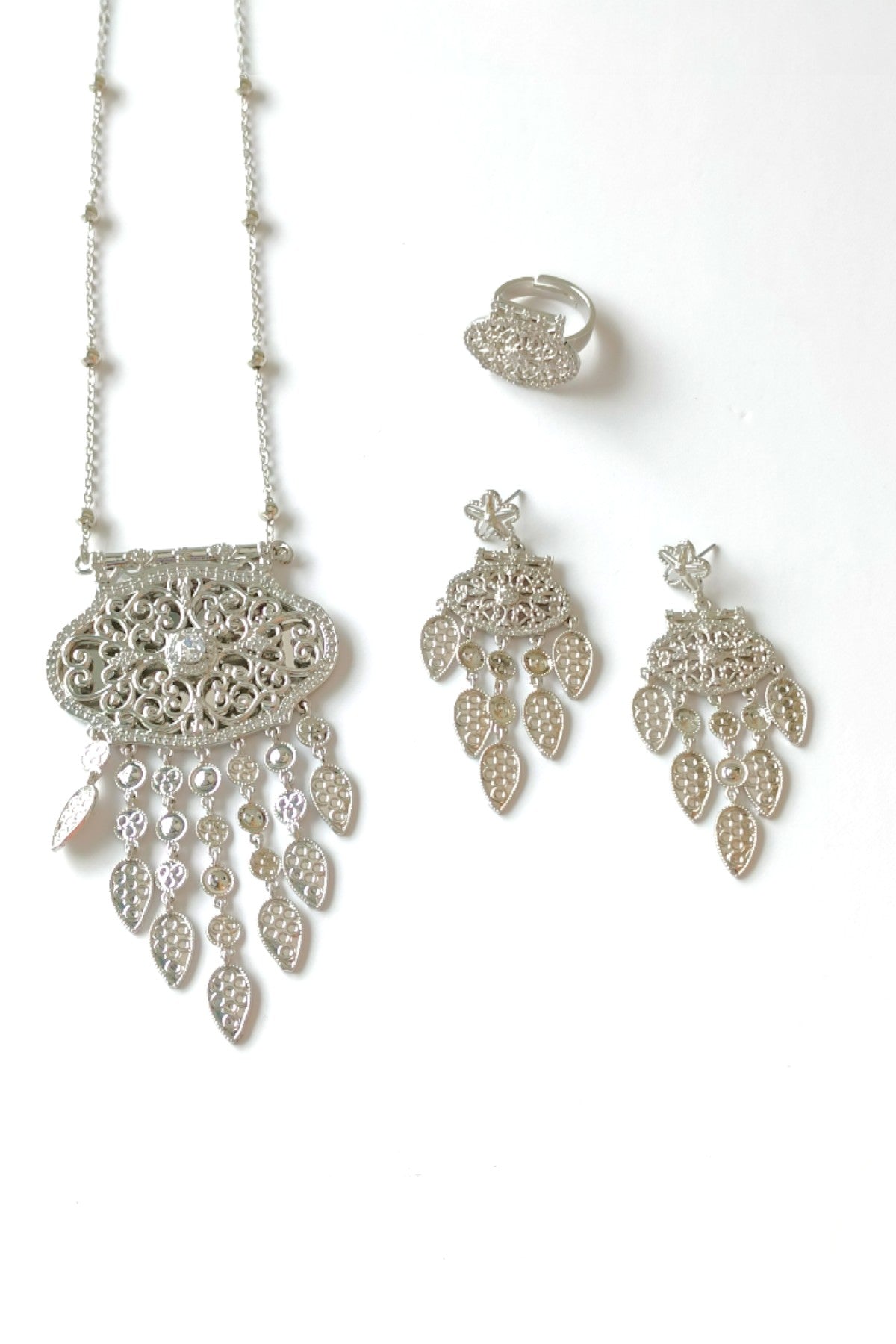 Shatha Necklace Set in Silver