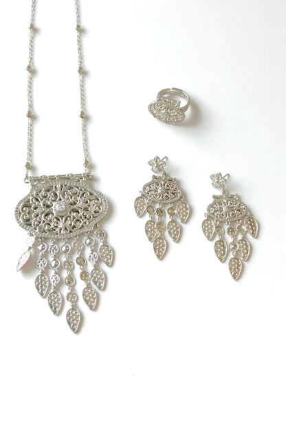 Shatha Necklace Set in Silver
