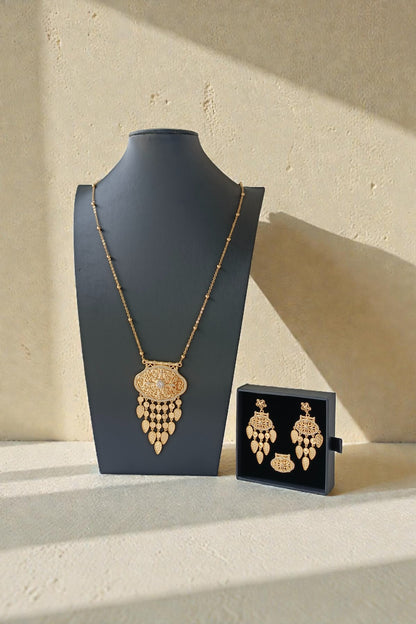 Shatha Necklace Set in Golden