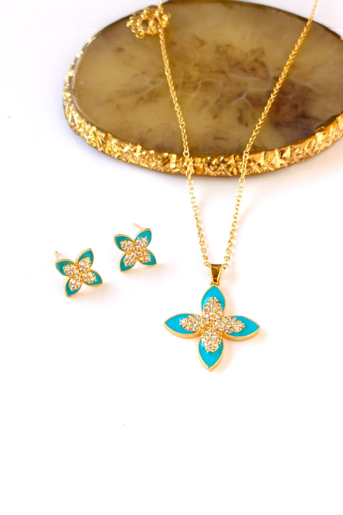 Aira floral pendant set