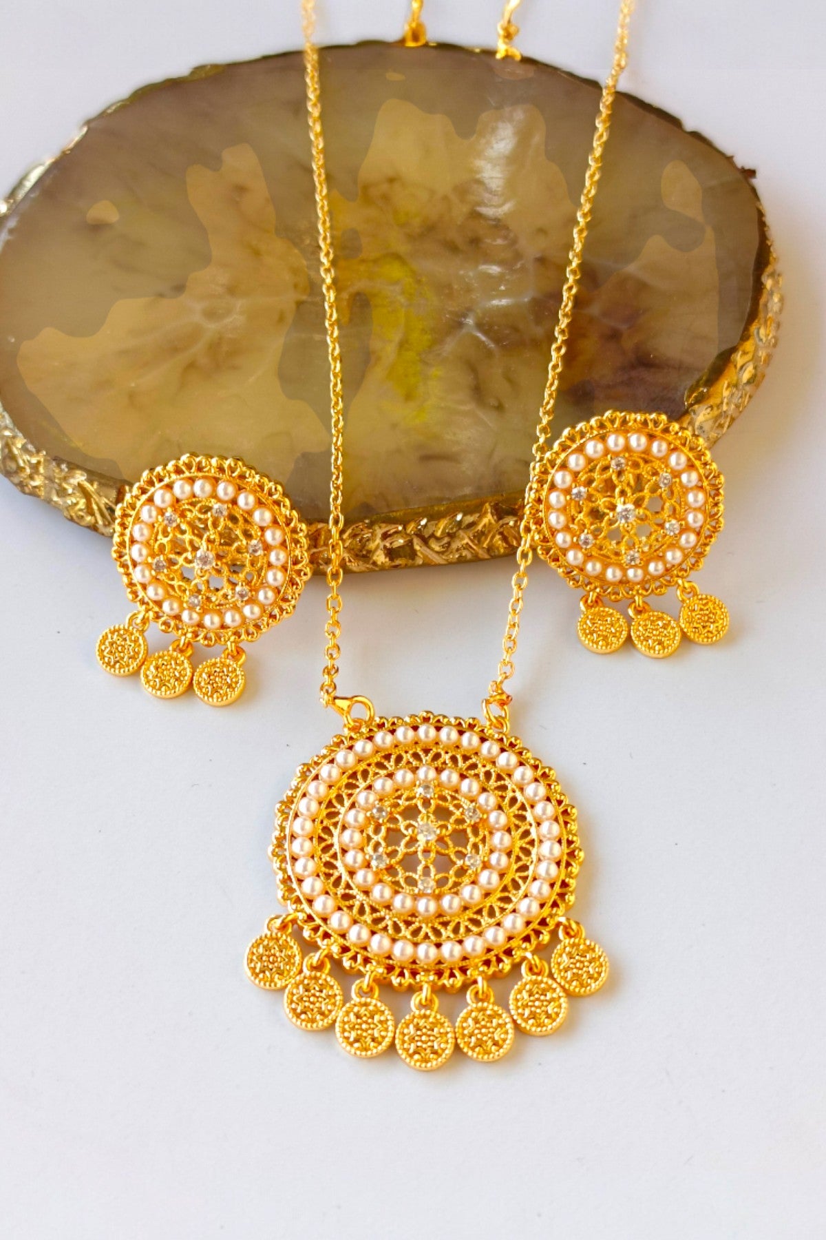 Ania pendant set in Gold