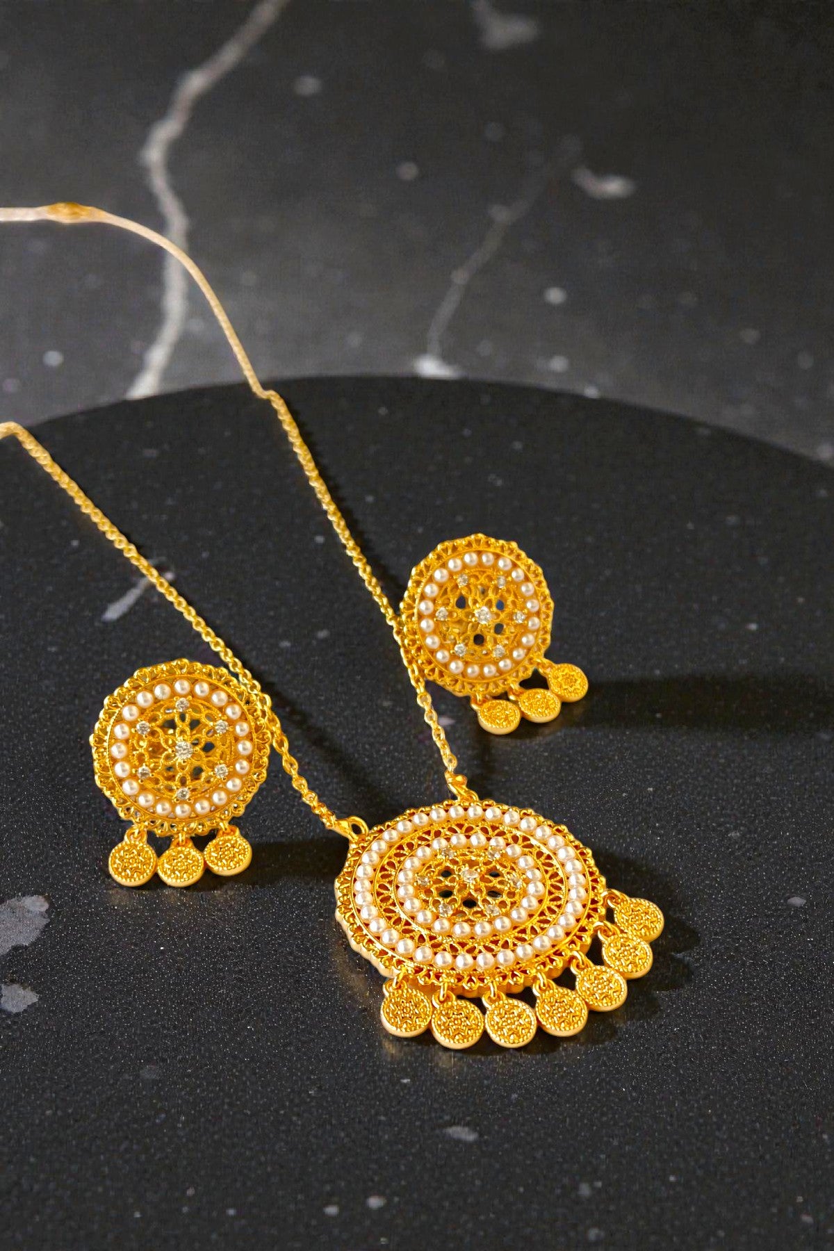 Ania pendant set in Gold