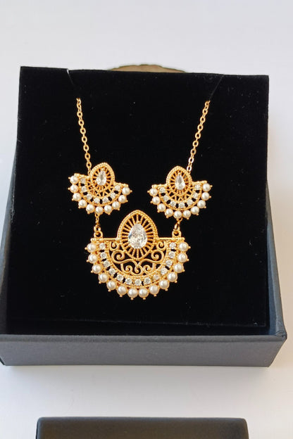 Iqamat pendant set in golden