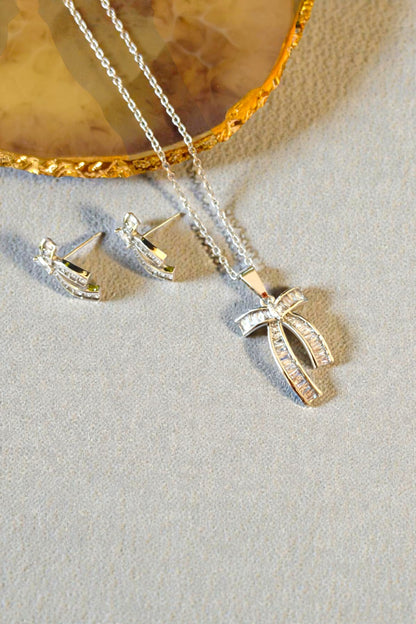 Nafisa pendant set in Silver