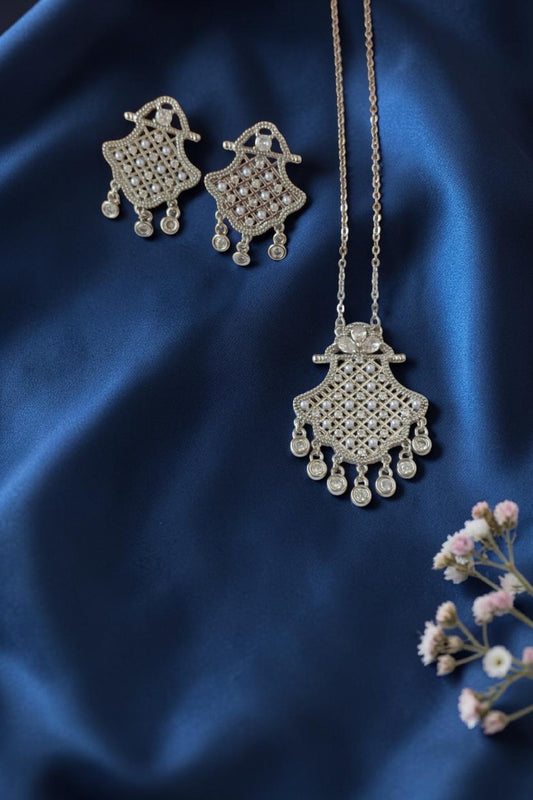 Oula pendant set in silver