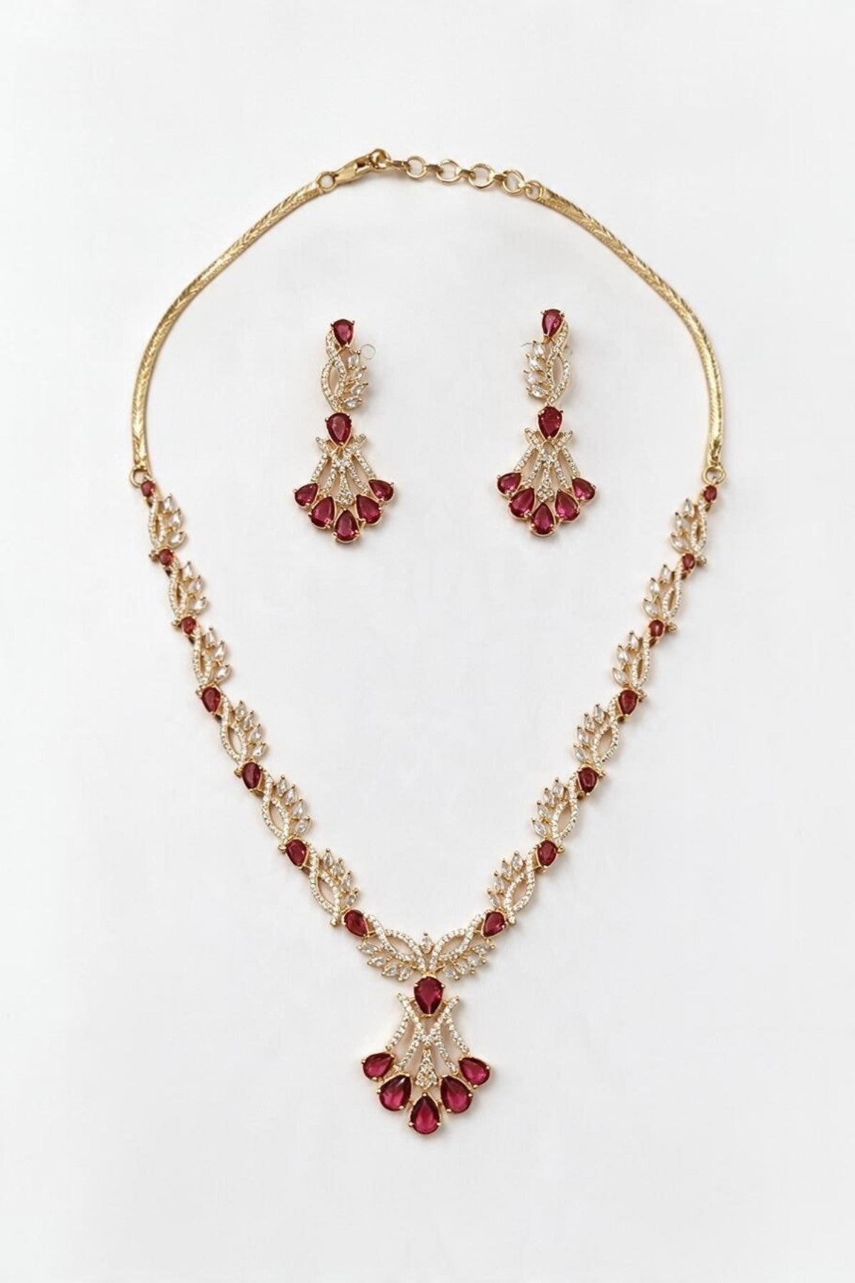 Suhana Victorian Necklace Set