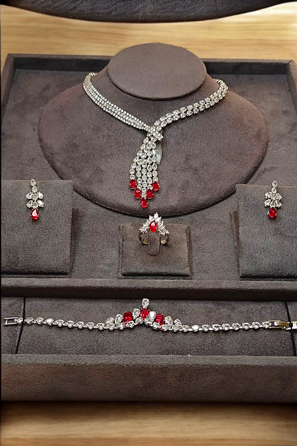 ad necklace set