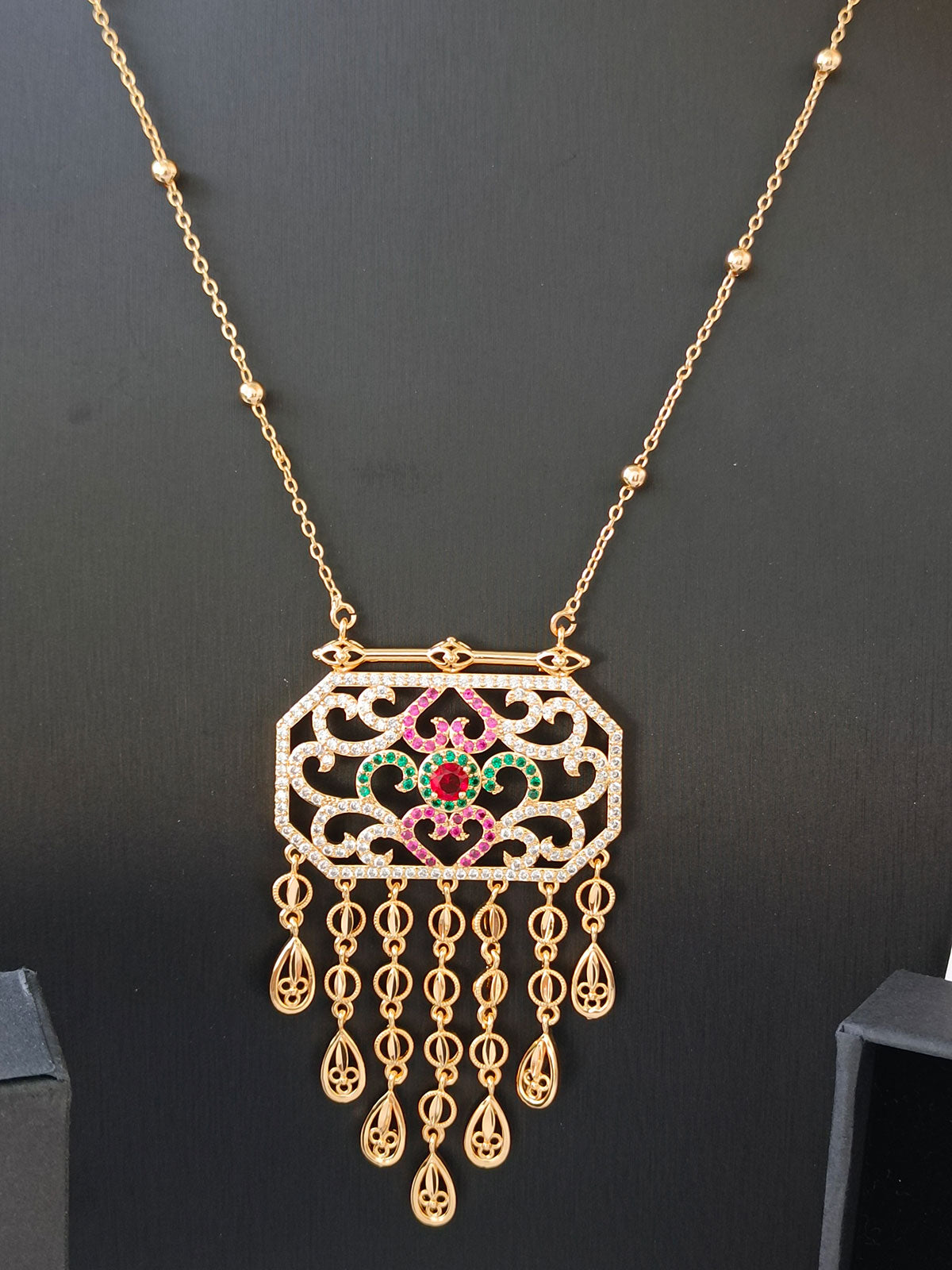 Multicolor necklace set in UAE