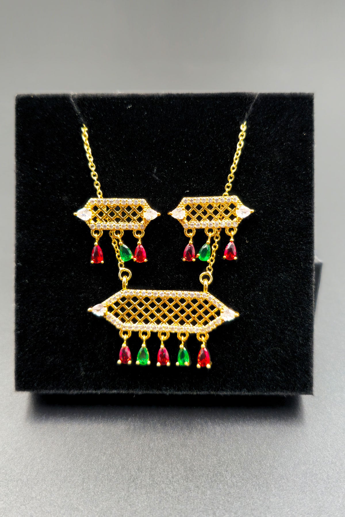 Arabian style pendant set