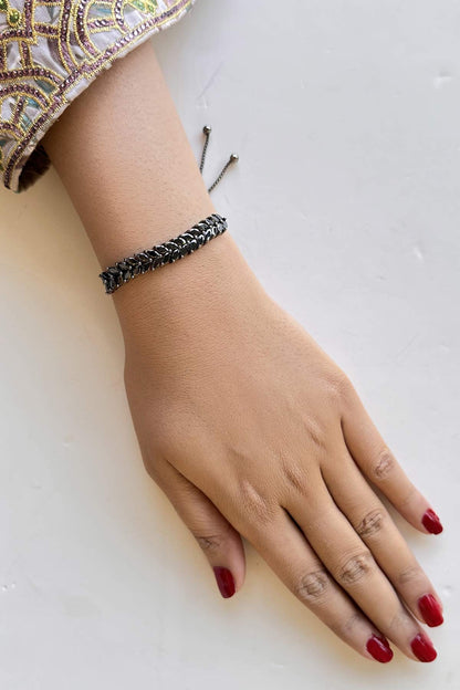 Stone studded Minimal Bracelet