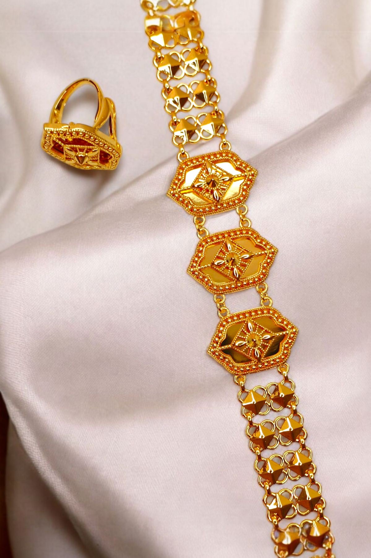 golden bracelet set traditional style