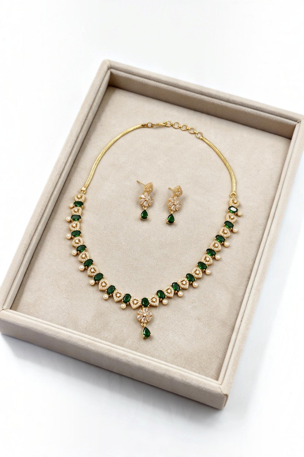 Aiza AD Necklace Set