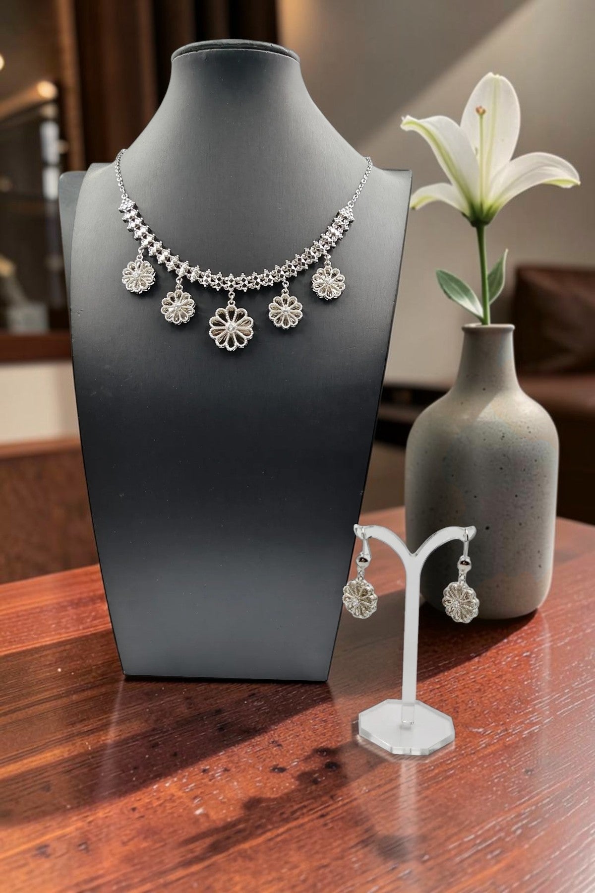 Kayla Silver Pendant Necklace Set
