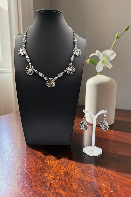 Munira Silver Pendant Necklace Set