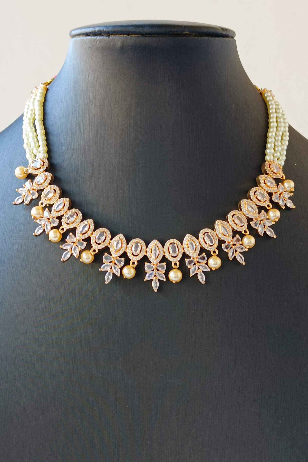 Rukiya Pearl Necklace Set