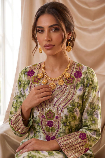 Kayla Golden Pendant Necklace Set