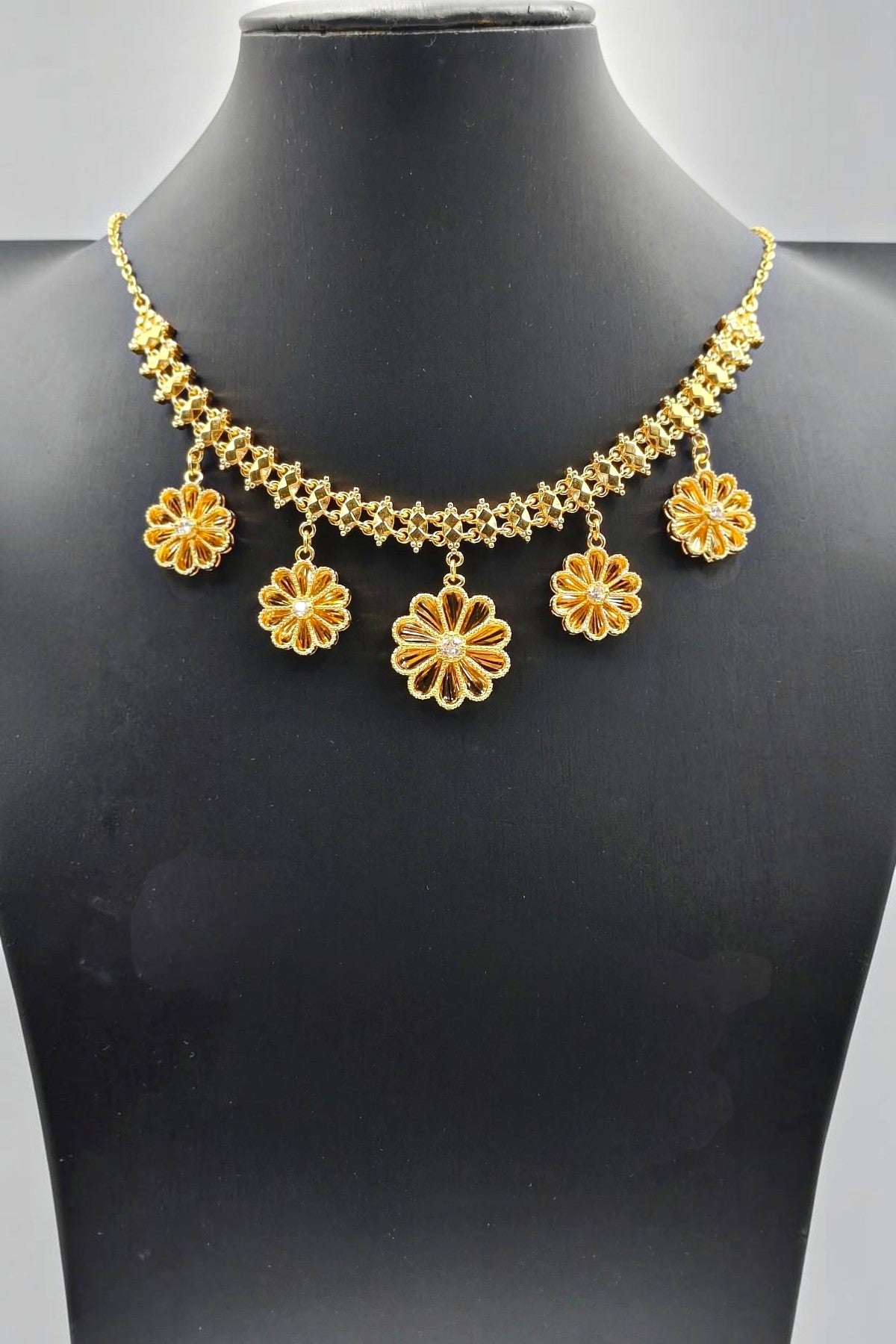 Kayla Golden Pendant Necklace Set