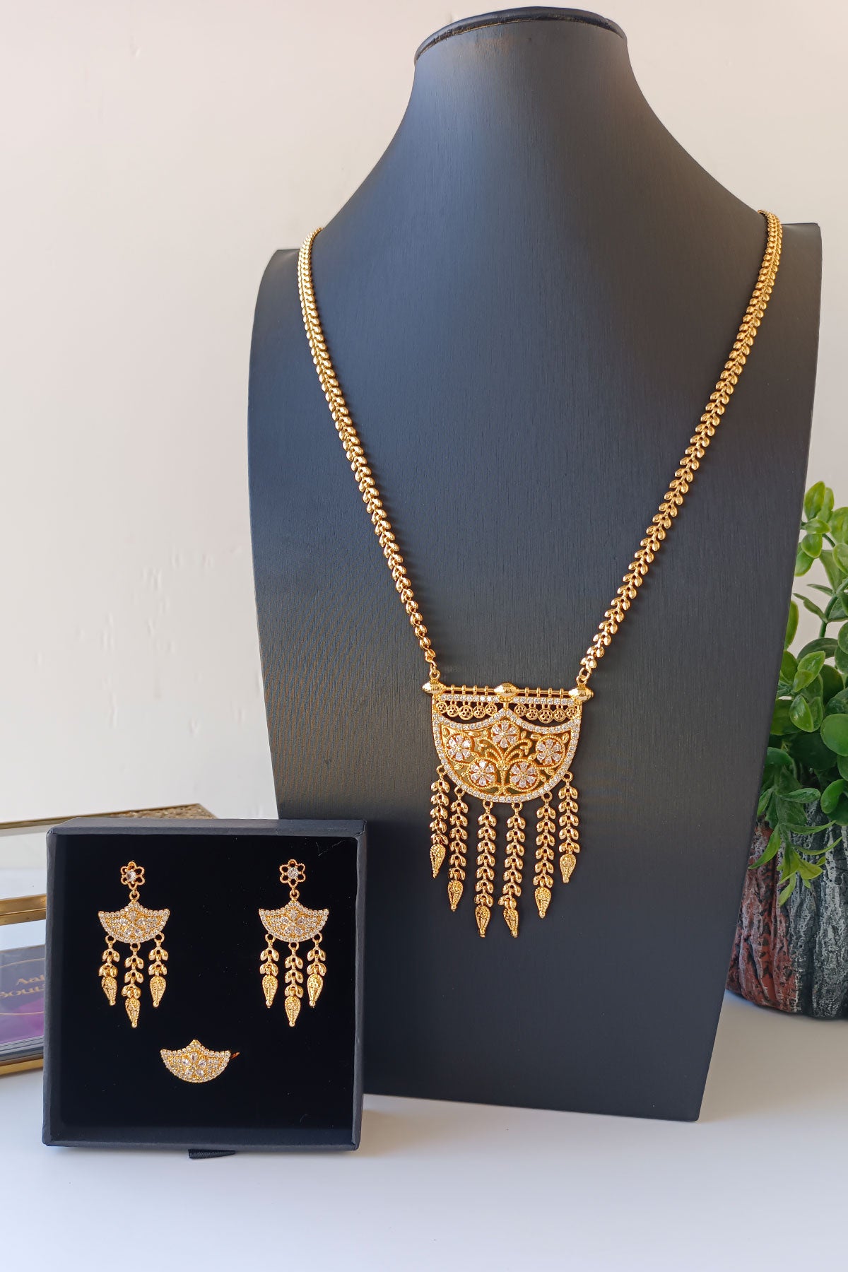 Faiha Hilal Necklace Set for women